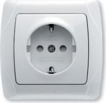 CARMEN Priza simpla cu impamantare cu obturator Alb 90561042 - Viko