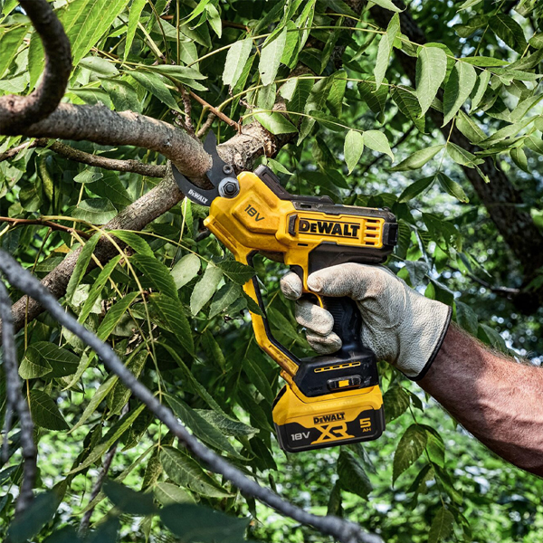 DeWalt Foarfeca de gradina cu acumulator 18V si crengi