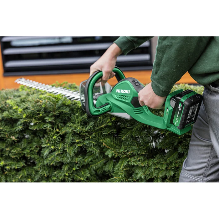 Foarfecă pentru tăiat gardul viu, 36 V, cu o lungime a lamei de 780 mm CH3672DAW4Z